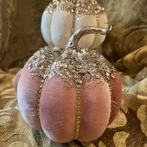 🆕 One Sparkly glitter pearl powder pink velour pumpkin (Mark Roberts style)